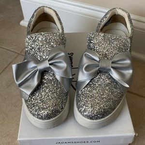 Silver glitter bow tennis shoes